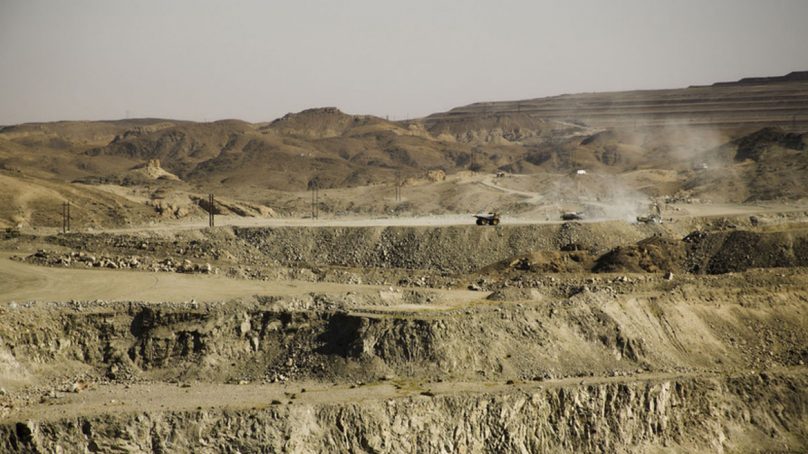 Caída del precio del mineral de hierro causa estragos económicos en Shougang