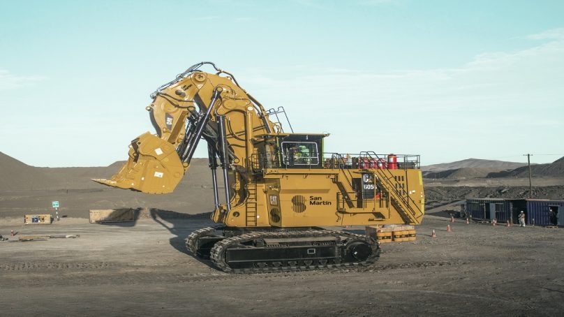San Martín pone a prueba su poderosa pala hidráulica en Shougang