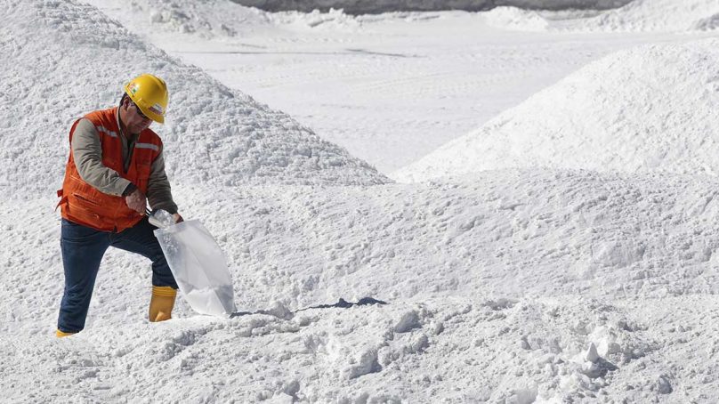 Minera de litio Albemarle cambia de plan: Invertirá en Australia y no en Chile