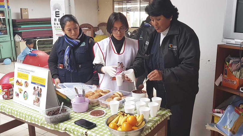 Niños se recuperan de la anemia con proyecto de Fenix Power y la Microred de Salud Chilca