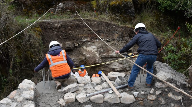 Gold Fields construye puentes peatonales para beneficiar a más de 200 familias