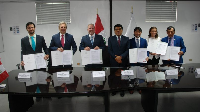 Perupetro firma convenio para fomentar coexistencia entre ecoturismo e hidrocarburos