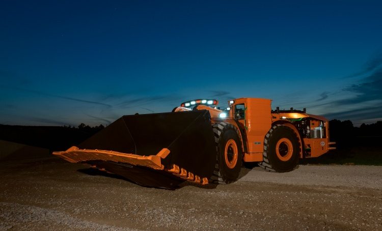 Komatsu negocia probar cargador eléctrico en una mina subterránea en el sur peruano