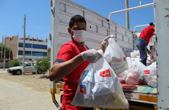 Petroperú entrega 1.000 paquetes con víveres para población vulnerable de Talara