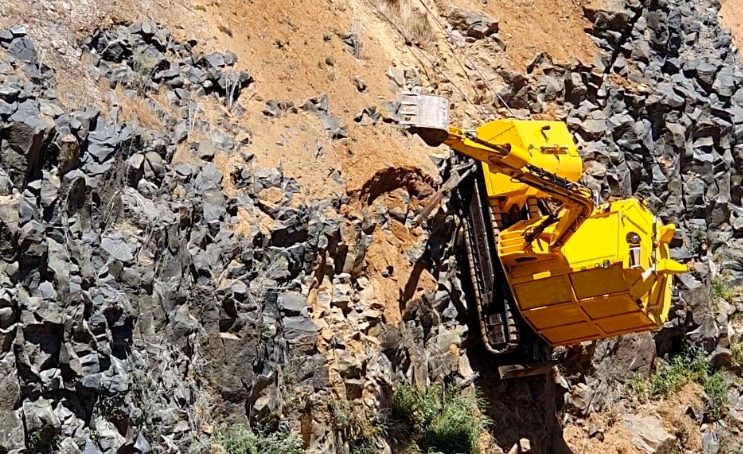 S60 Scaler, la excavadora a oruga de 18t que escala paredes verticales, es puesta a prueba