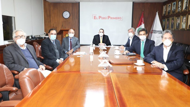 Ministro Rafael Belaunde se reúne con empresarios mineros