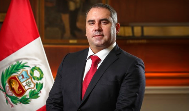 Nieto de expresidente Fernando Belaúnde reemplaza a Susana Vilca en el Minem