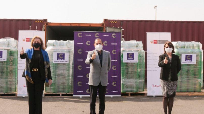 Confiep entrega al Gobierno 1,320 cilindros de oxígeno de un total de 2,320 comprometidos