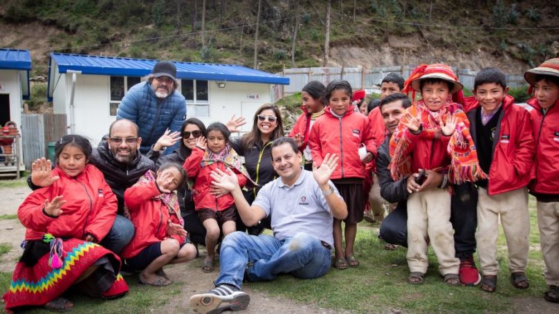 Scania transporta calor para cientos de niños en Cusco en temporada de heladas