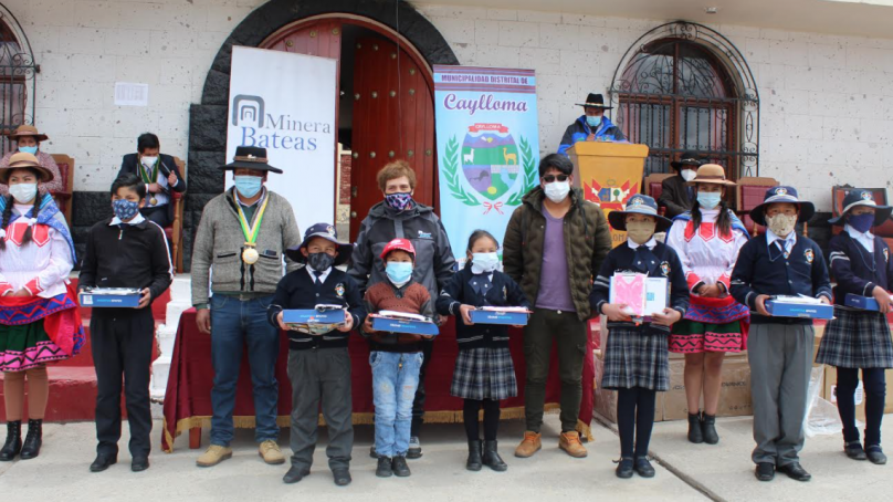 Autoridades de Caylloma, Fudicay y Minera Bateas adquieren ‘tablets’ para estudiantes