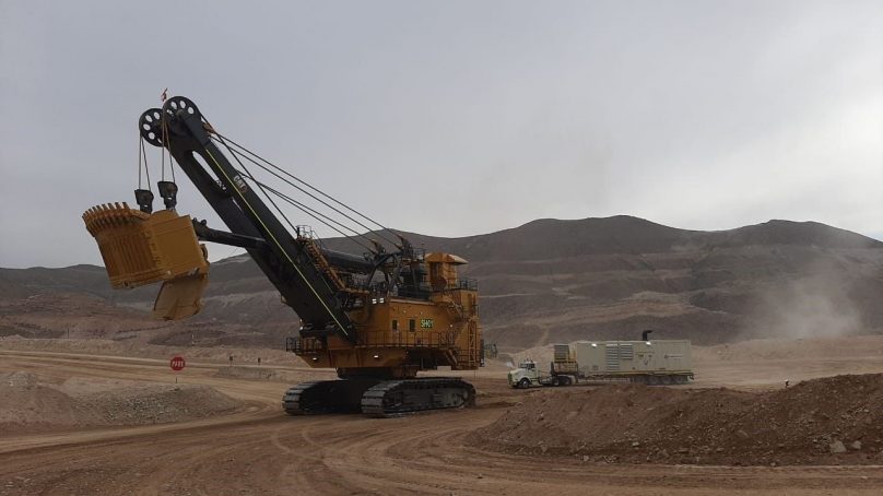 Diez horas tomó llevar primera pala gigante de Quellaveco de zona de ensamble a operación mina
