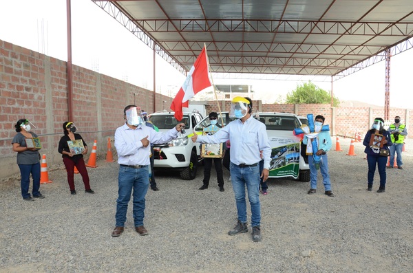 Empresa comunal cierra un exitoso negocio con Quellaveco y entrega 17 camionetas 4×4 nuevas