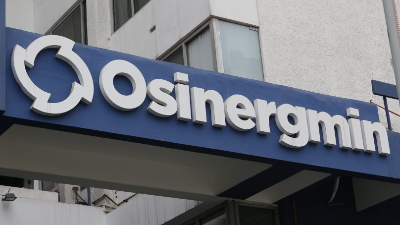 Osinergmin: Banderas ubicadas cerca de cables eléctricos pueden ocasionar accidentes