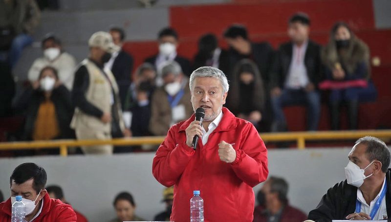 MEF espera que deuda pública esté por debajo del 30% del PBI en una década como máximo