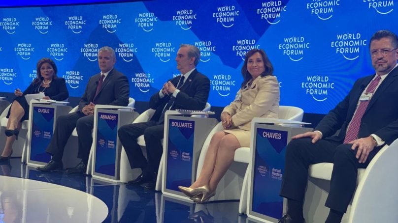 Dina Boluarte dice en Davos que el Gobierno tiene «nueve mesecitos», es «como un bebé» y que «no nos dejan gobernar en paz»