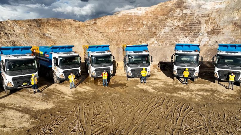 Summa Gold Corp. renueva su flota de camiones mineros con adquisición de 14 volquetes Volvo FMX