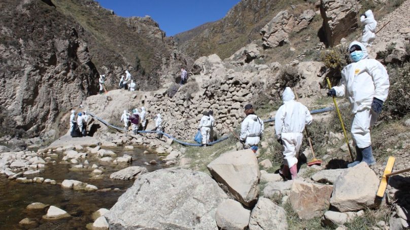 Volcan completa limpieza de piscigranjas y firma acuerdo de compensación económica