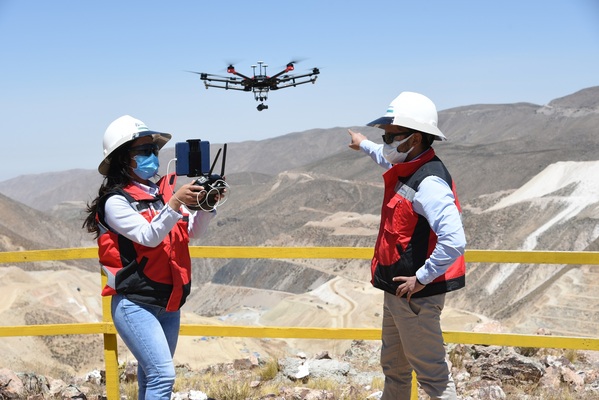 Quellaveco: Aynne Anchante, primera mujer topógrafa y piloto profesional de dron en «gran minería» del Perú
