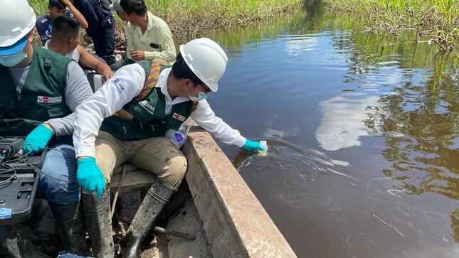 Autoridad Nacional del Agua realiza monitoreo de emergencia por derrame de petróleo en Loreto