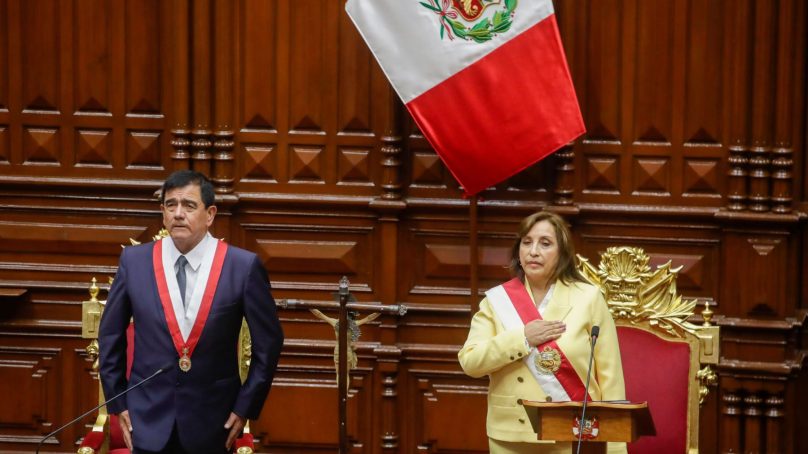 Dina Boluarte jura ante el Congreso como la primera presidenta del Perú