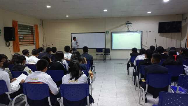 Brindan capacitación en electricidad a estudiantes de Colegio de Alto Rendimiento de Arequipa