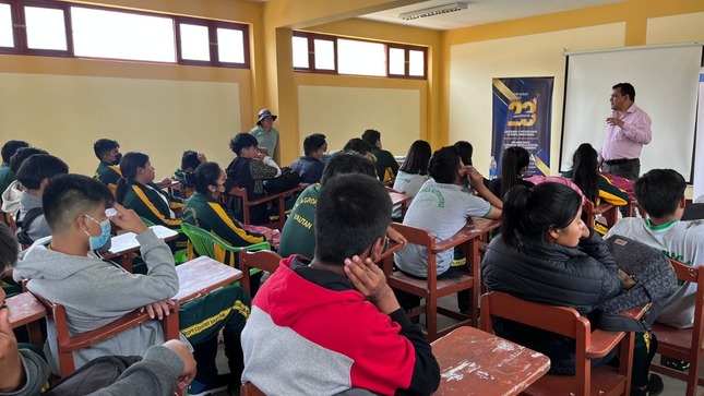Áncash: Escolares participan en curso taller sobre diseño de sistemas fotovoltaicos residenciales y comerciales